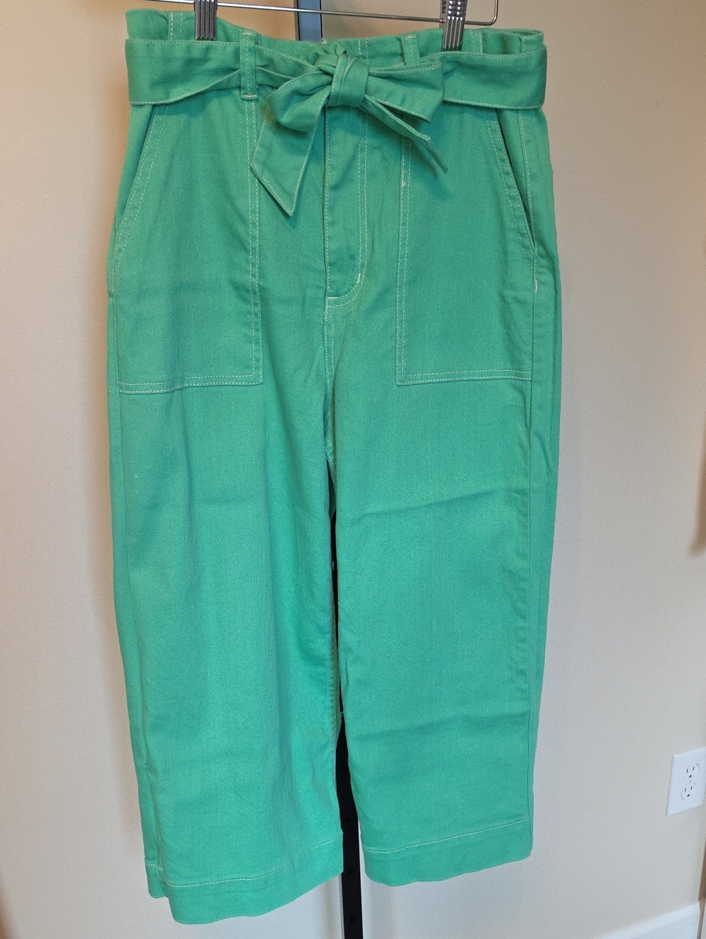 Gianni Bini, High-Waist Tie Belt Capri Pants in Mint Green, Size 7